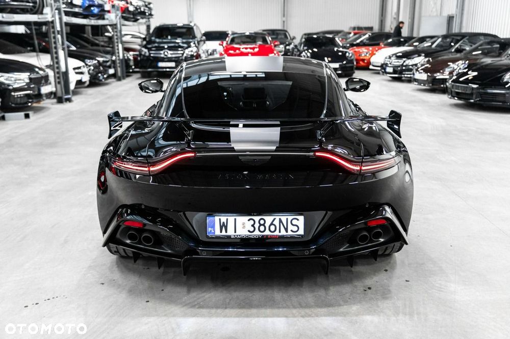 Aston Martin Vantage - 11