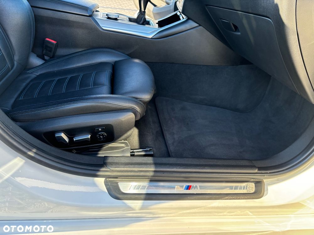 BMW Seria 3 318d M Sport - 29