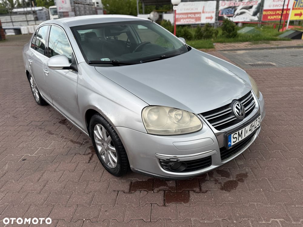 Volkswagen Jetta - 4