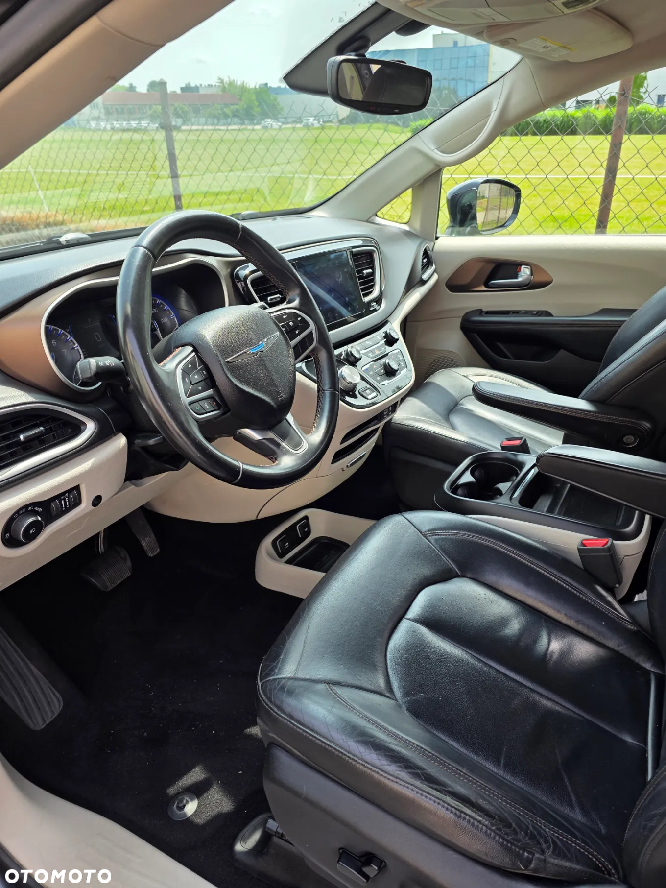 Chrysler Pacifica - 11
