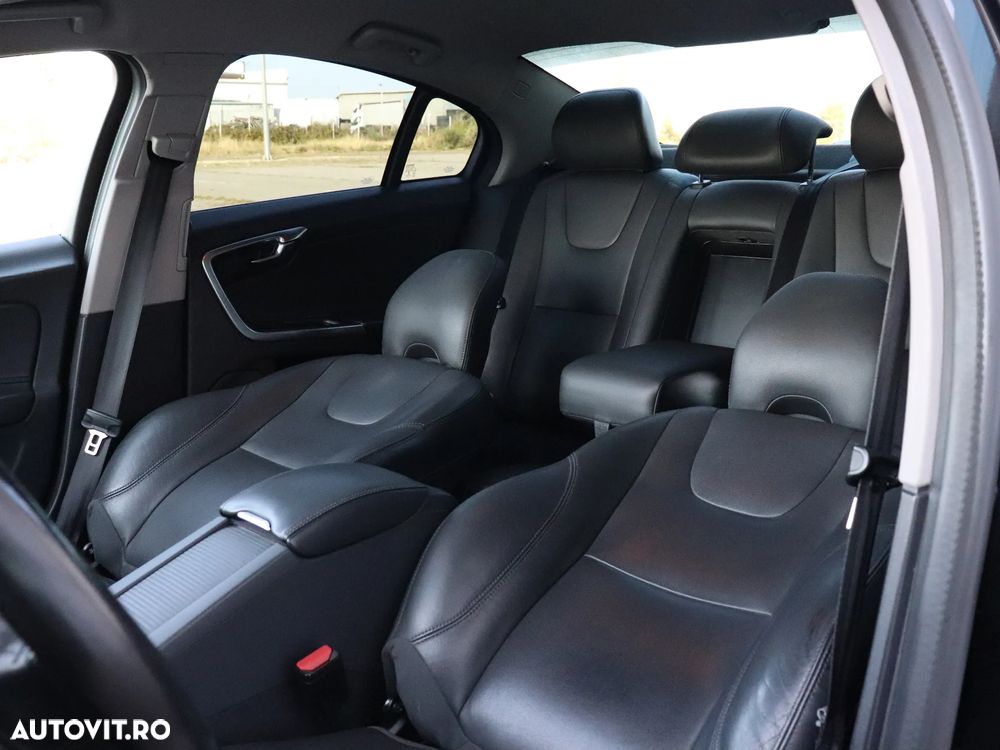 Volvo S60 D2 Geartronic Momentum - 24