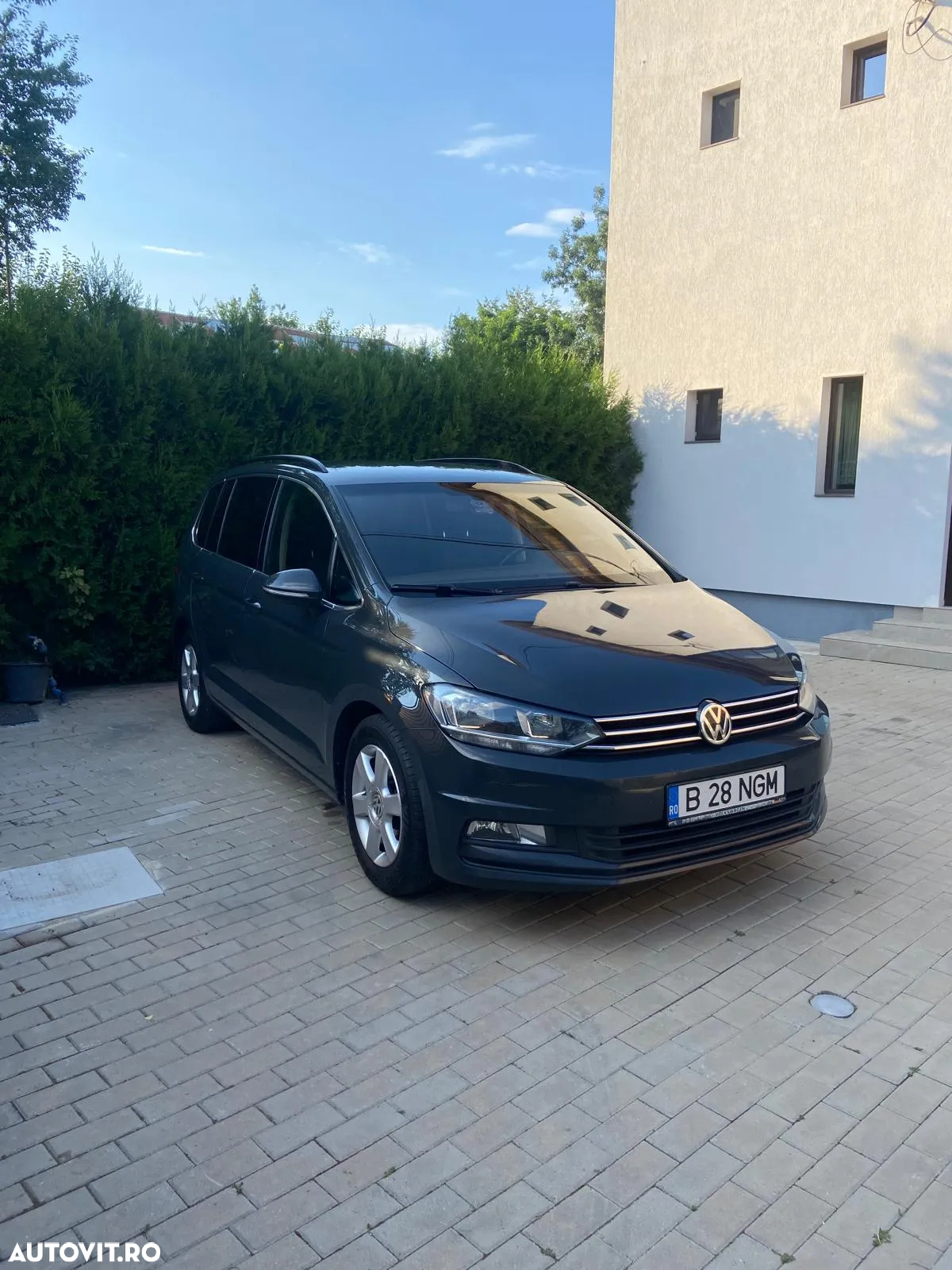 Volkswagen Touran 2.0 TDI DSG Highline - 2