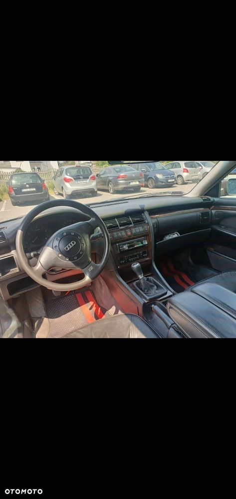 Audi A8 2.8 - 4