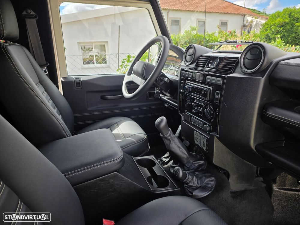 Land Rover Defender 90 2.4 CRD S - 40