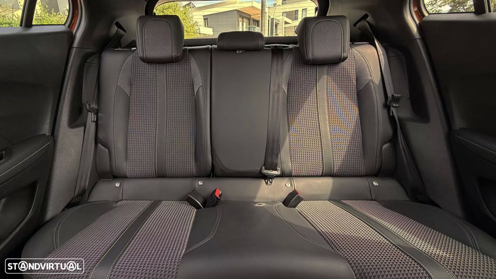 Peugeot e-2008 50 kWh GT - 19