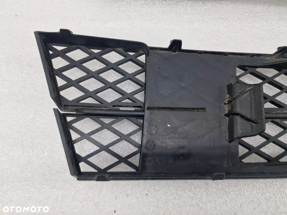 BMW E60 / E61 LIFT 07- LEWA / PRAWA KRATKA BOCZNA ZDERZAKA PRZEDNIEGO PRZÓD , NR 51117178109 / 51117178110 , NR AUKCJI C/180 - 6