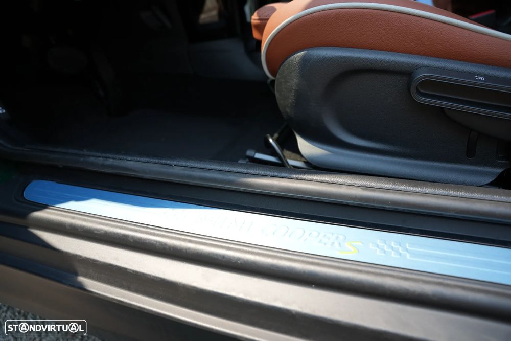 MINI 3 Portas Cooper SE Premium Extra Essential - 33