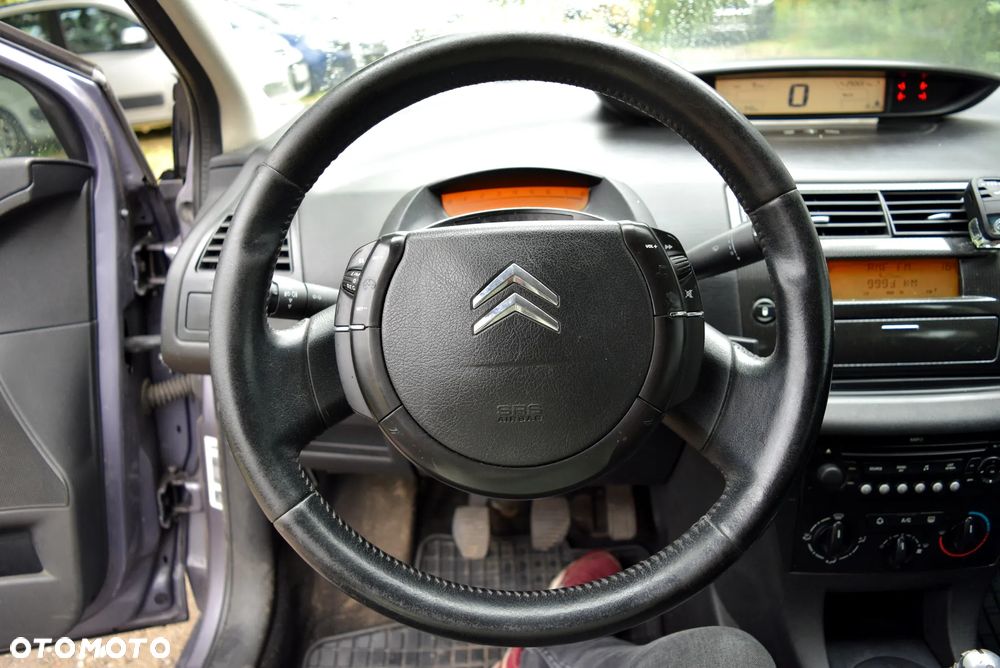 Citroën C4 1.4 16V Style - 16