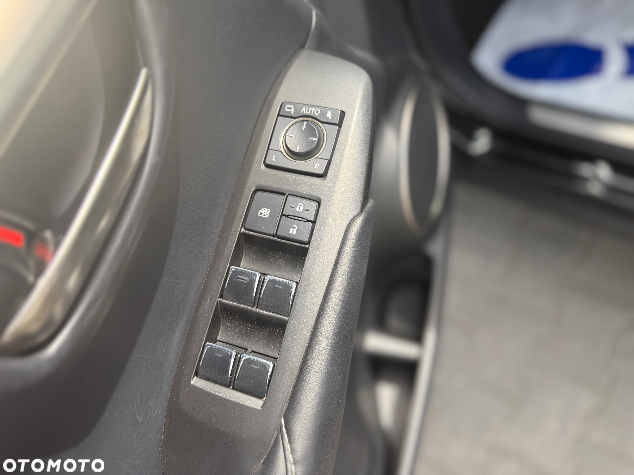 Lexus NX 300h Style Edition - 11