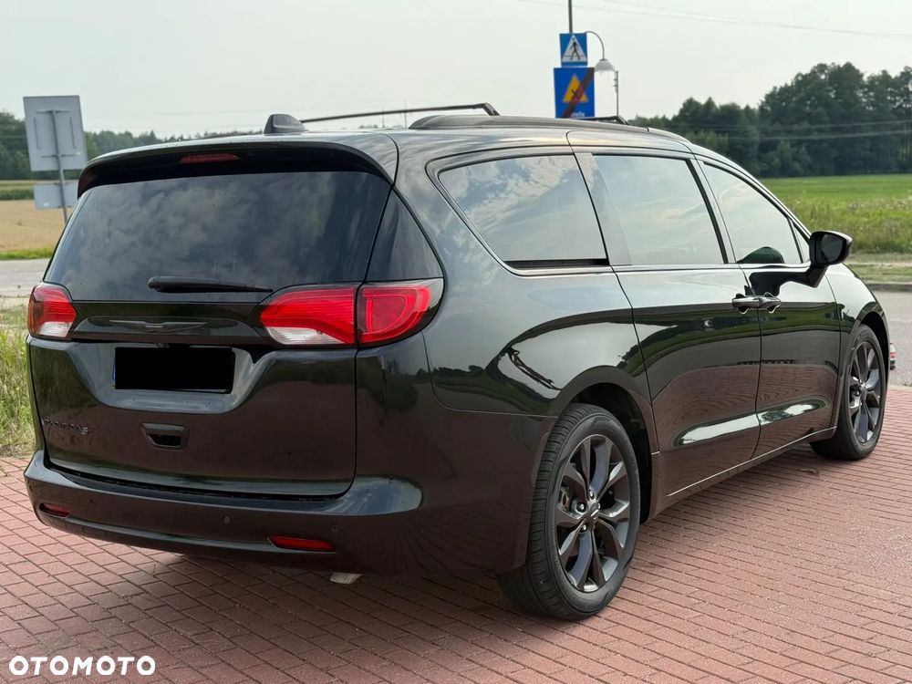 Chrysler Pacifica - 4