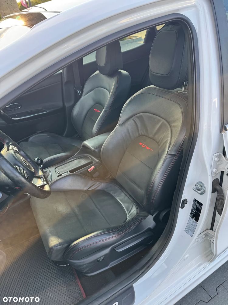 Kia Ceed 1.6 T-GDI GT - 12