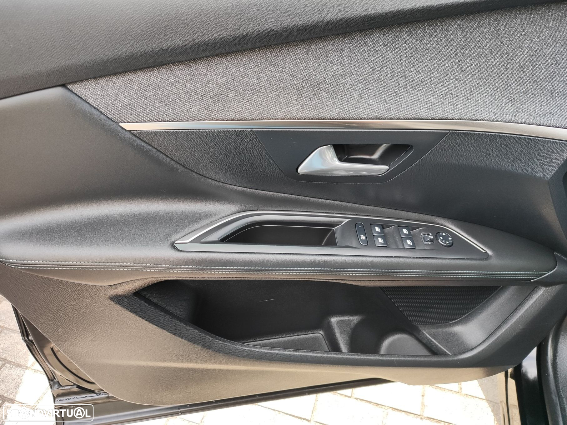 Peugeot 3008 1.5 BlueHDi Allure Pack EAT8 - 17