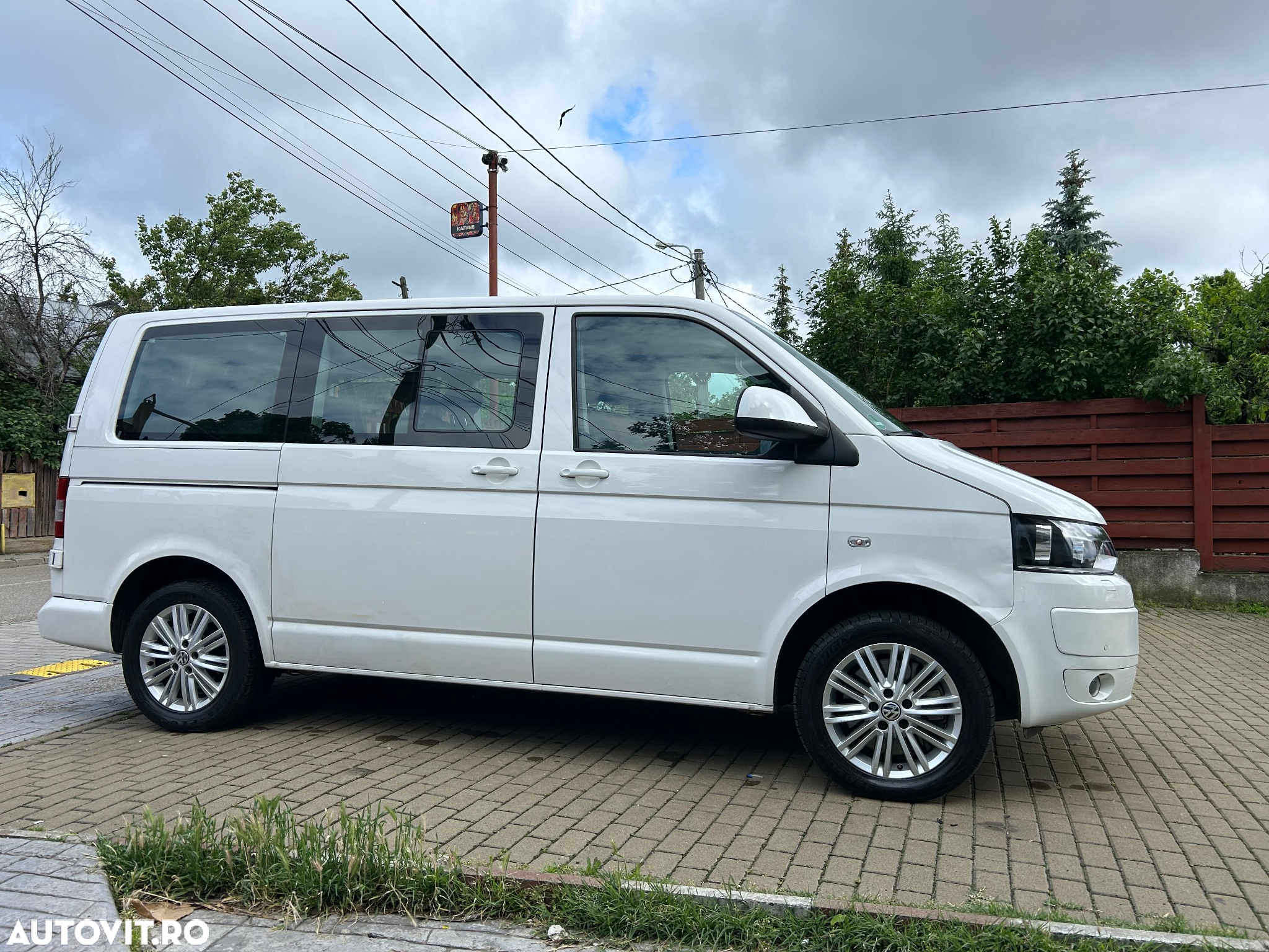 Volkswagen Caravelle - 10