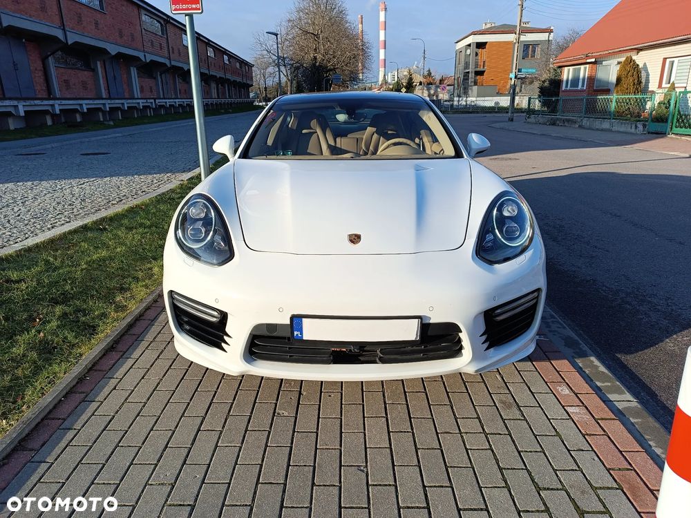 Porsche Panamera 4 PDK Edition - 1