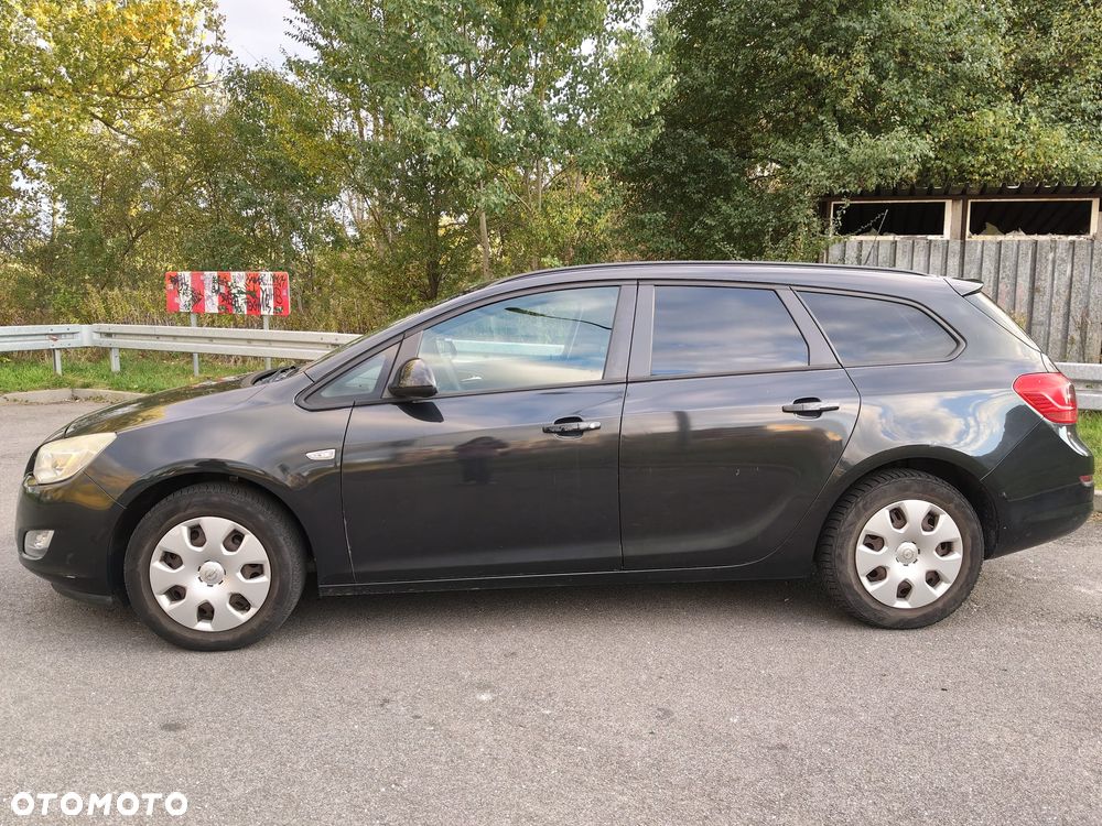 Opel Astra 2012 photo 2