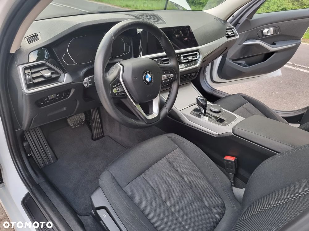 BMW Seria 3 320d Edition Luxury Line Purity - 26