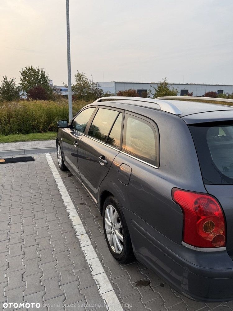 Toyota Avensis 1.8 VVT-i Combi - 5