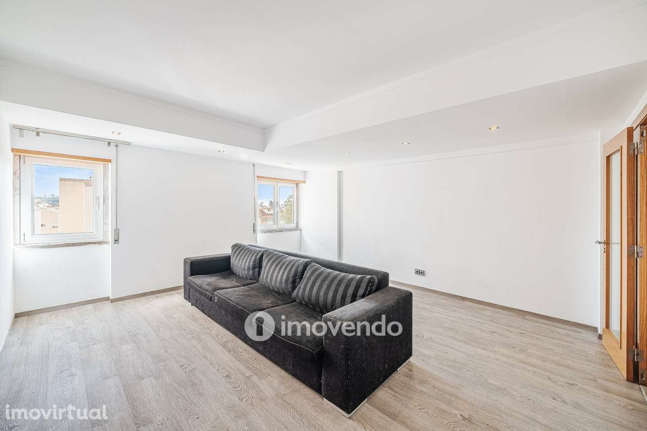 Apartamento T3 com áreas generosas e luz natural, no Carregado - Grande imagem: 4/47