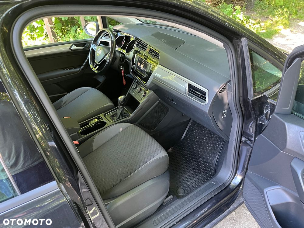 Volkswagen Touran - 16
