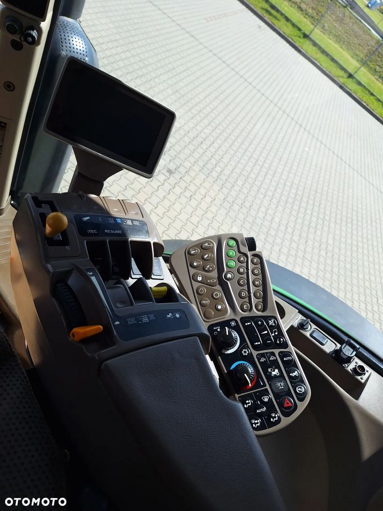 John Deere 8260R - 10