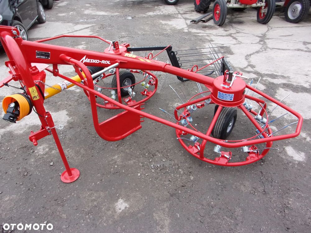 Pronar Przetrząsacz PWP530, PWP460 Pronar; ZKP770, ZKP-530, ZKP460 Inter-Tech; Z528 Kowalski; ZGRABIARKA ZKP420 Pronar, ZK42, ZK36 Kowalski; ZKT-420 Inter-Tech; ZK320 Mesko Rol; ZG-350 Euro-Masz; Przetrząsaczo-Zgrabiarka Z-275 Mesko-Rol; Przetrząsaczo zgraniarka taśmowa WIRAX, Akpil "OSA" - 33