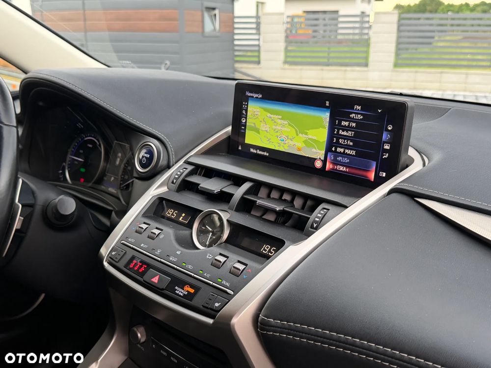 Lexus NX 300h Business Edition AWD - 26