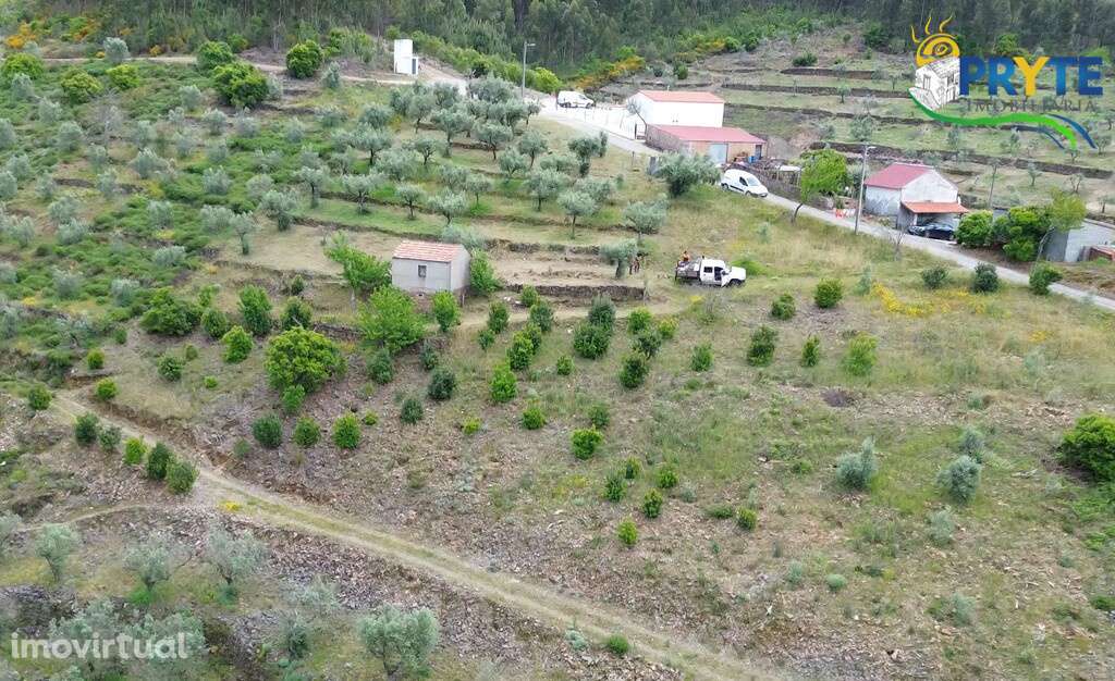 Terreno com área total de 6900 metros quadrados a confinar com ribeiro - Grande imagem: 4/19