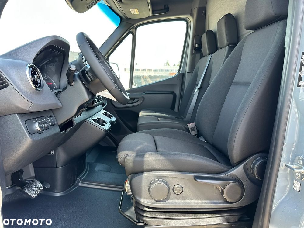 Mercedes-Benz Sprinter - 22