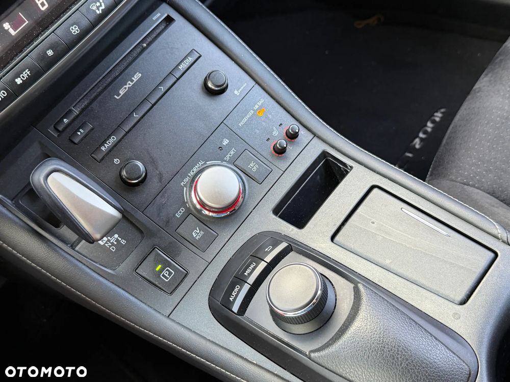 Lexus CT 200h Prestige - 22