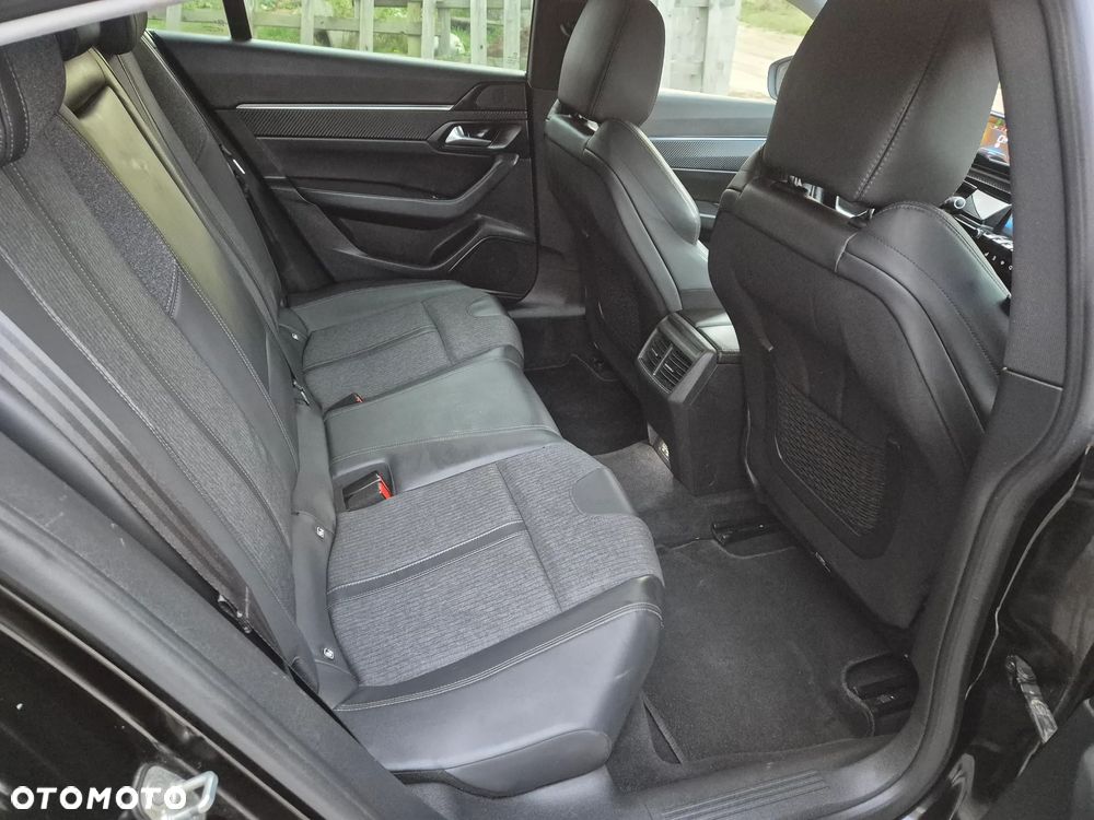 Peugeot 508 BlueHDi 130 EAT8 Allure - 28