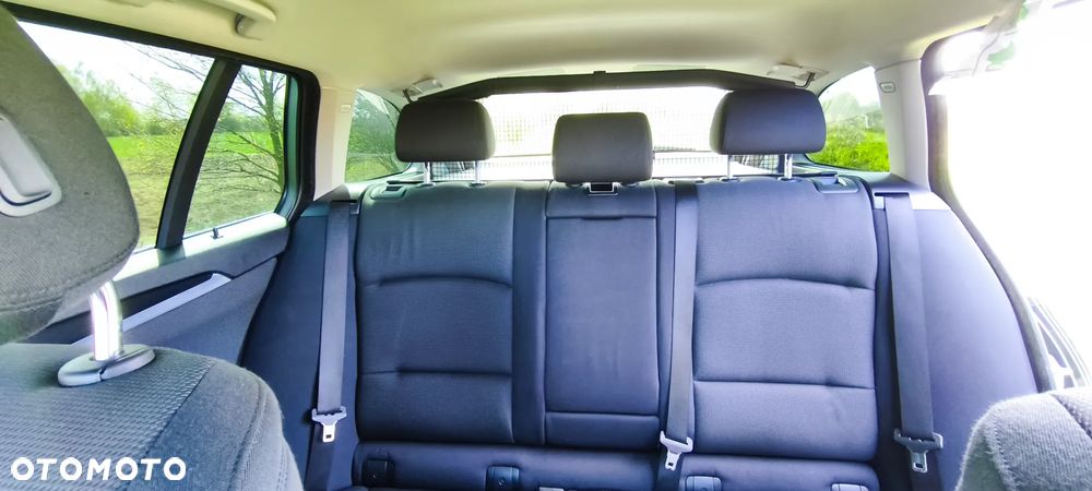 BMW Seria 5 520d xDrive - 29