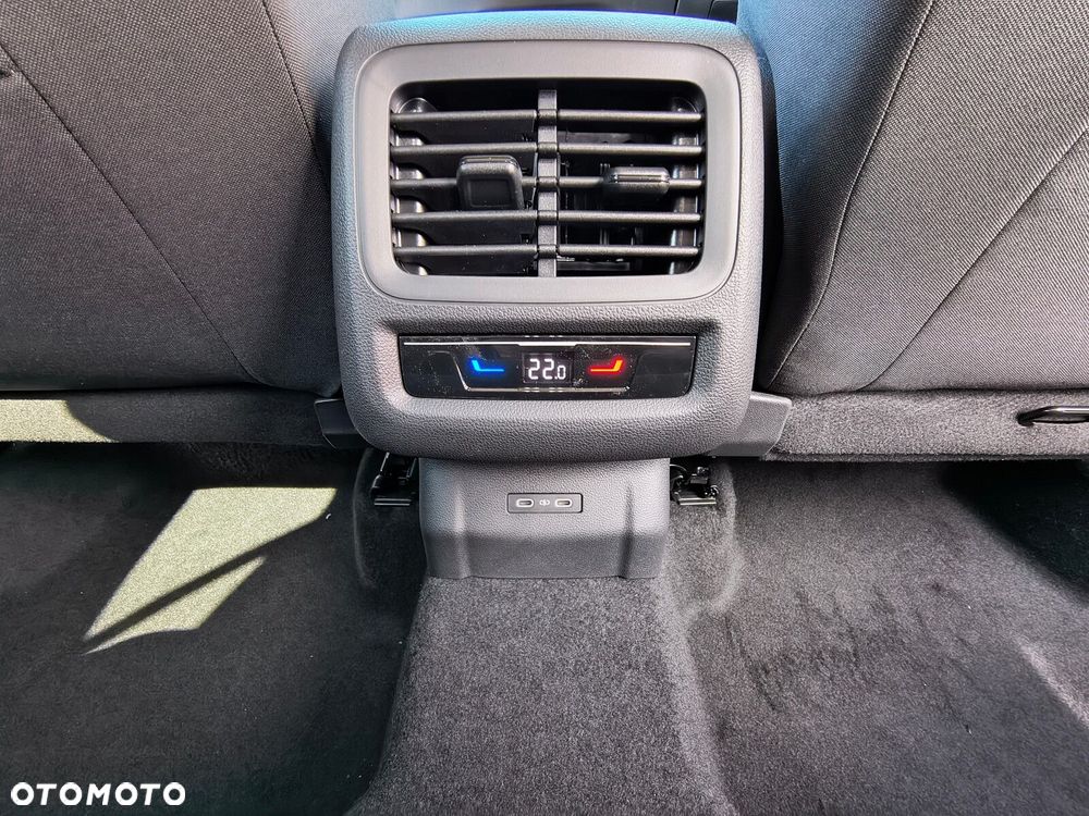 Volkswagen T-Roc 1.5 eTSI Life DSG - 28