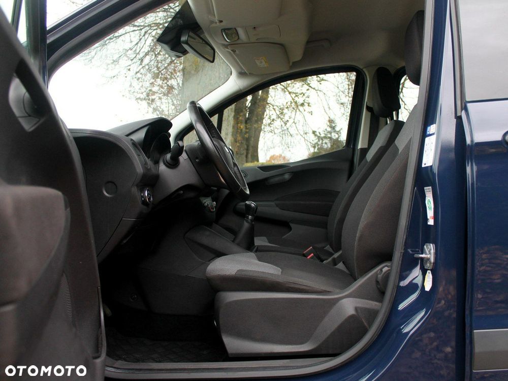 Ford Transit Courier - 16