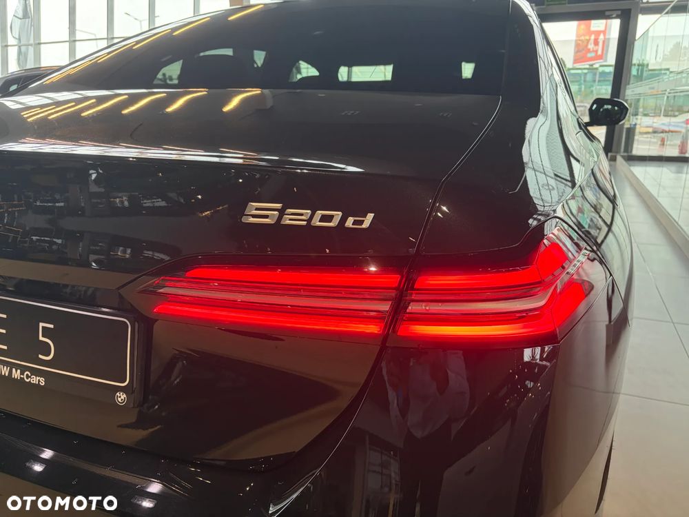 BMW Seria 5 520d xDrive mHEV - 11