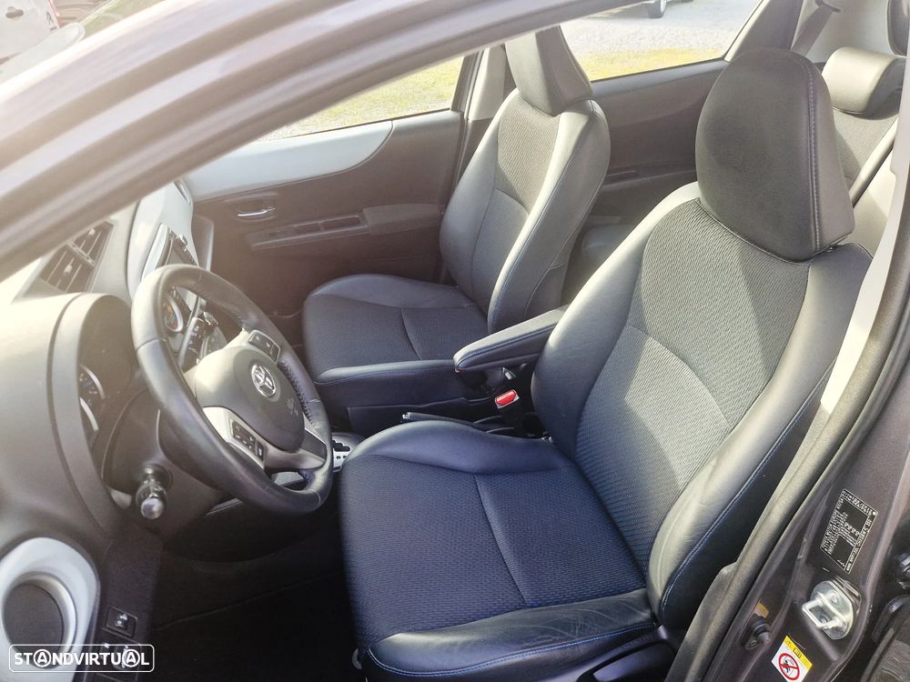 Toyota Yaris 1.5 HSD Sport+Navi - 6