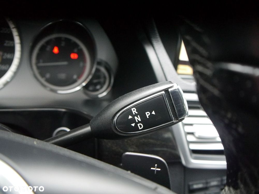 Mercedes-Benz Klasa E 220 BlueTEC 4Matic 7G-TRONIC Avantgarde - 35