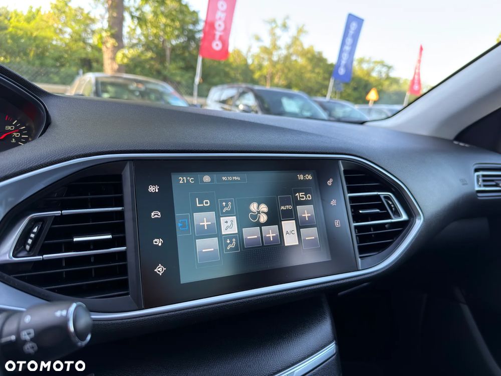 Peugeot 308 1.6 BlueHDi Allure S&S - 33