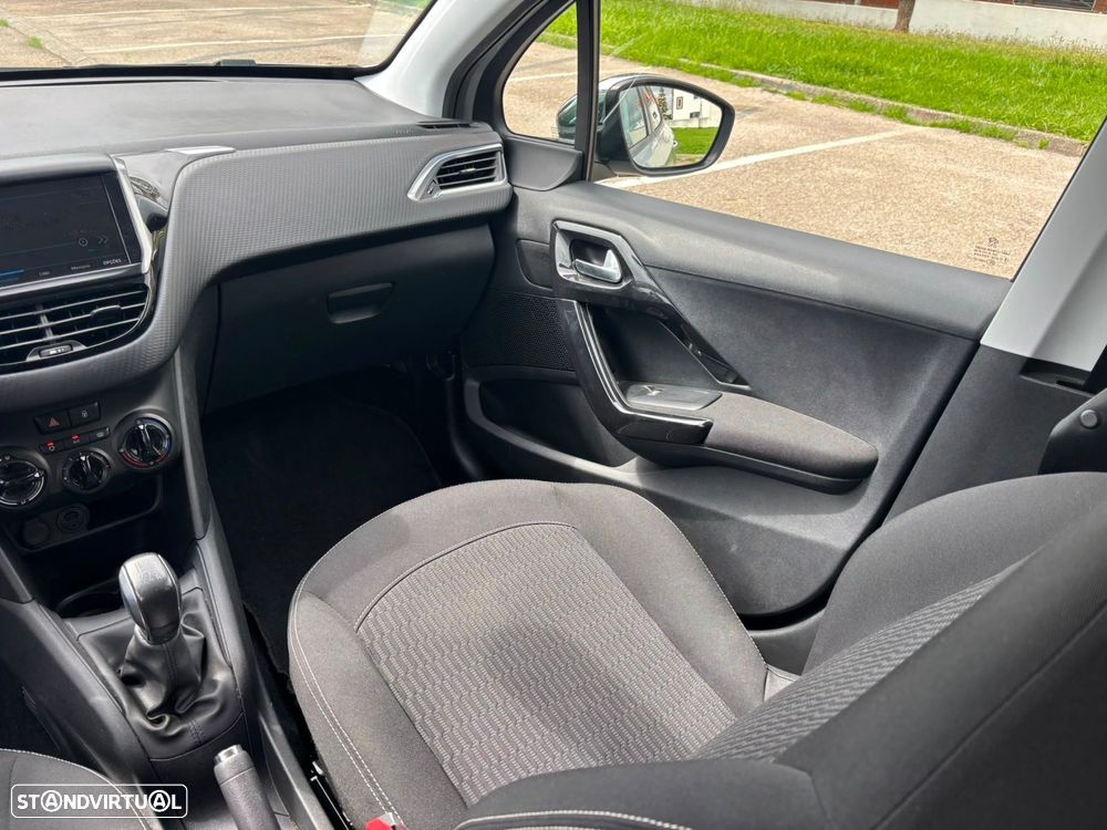 Peugeot 208 1.2 PureTech Style - 31