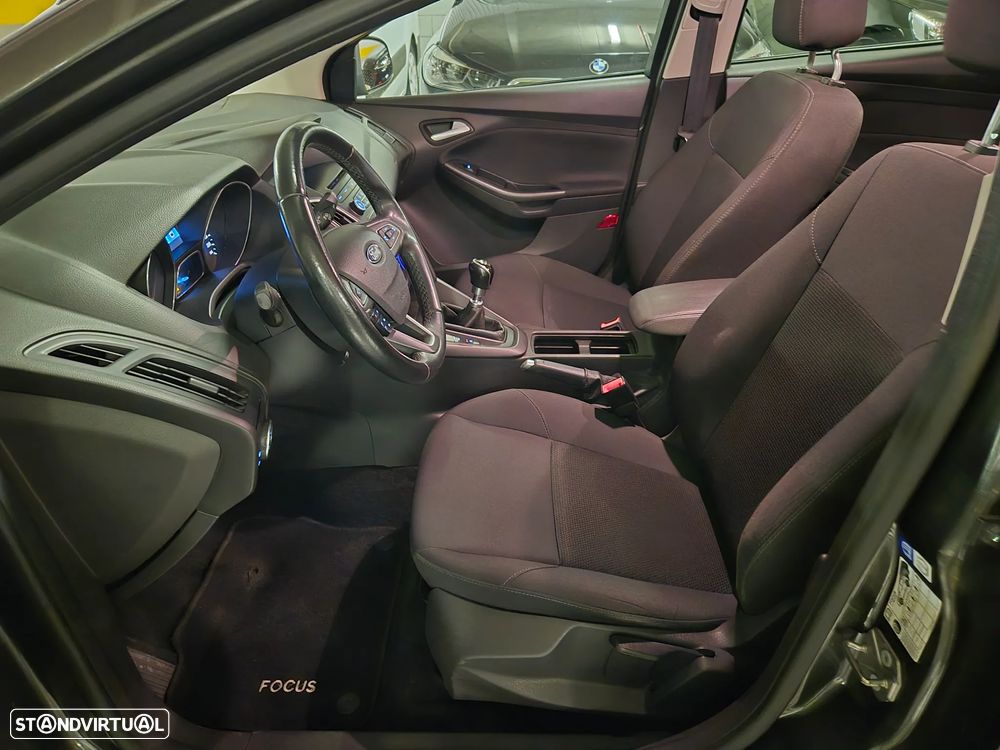Ford Focus SW 1.5 TDCi EcoBlue Active - 17