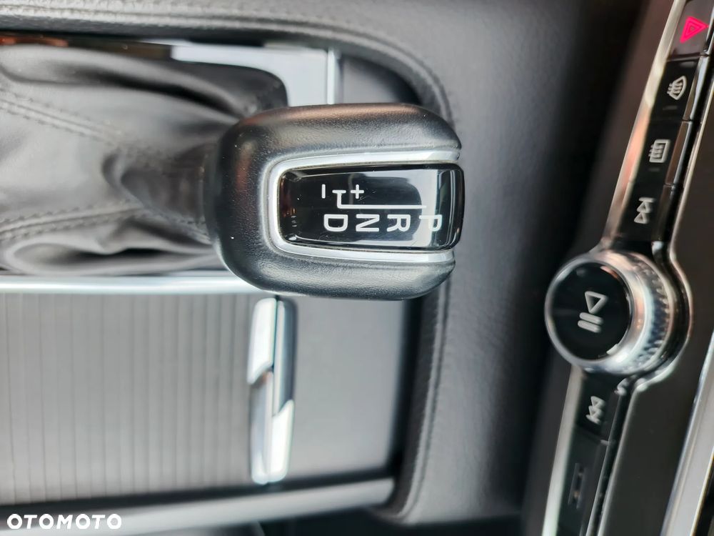 Volvo V90 D5 AWD Momentum - 33