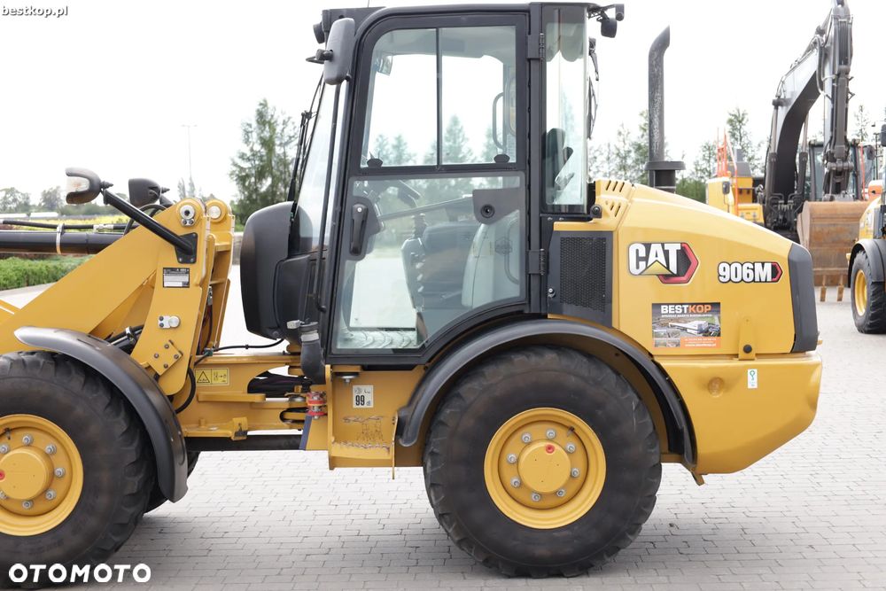 Caterpillar CAT 906M - 11
