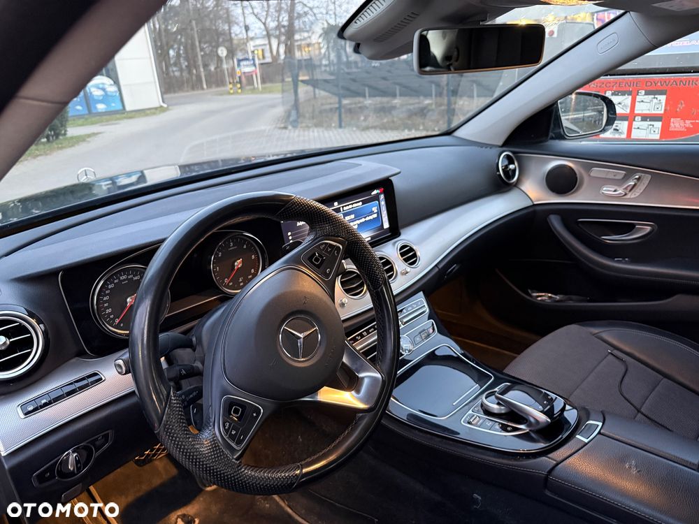 Mercedes-Benz Klasa E 220 d 4-Matic 9G-TRONIC - 10