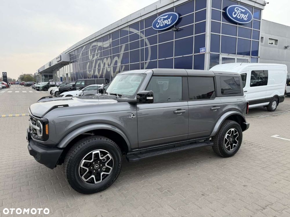 Ford Bronco - 4