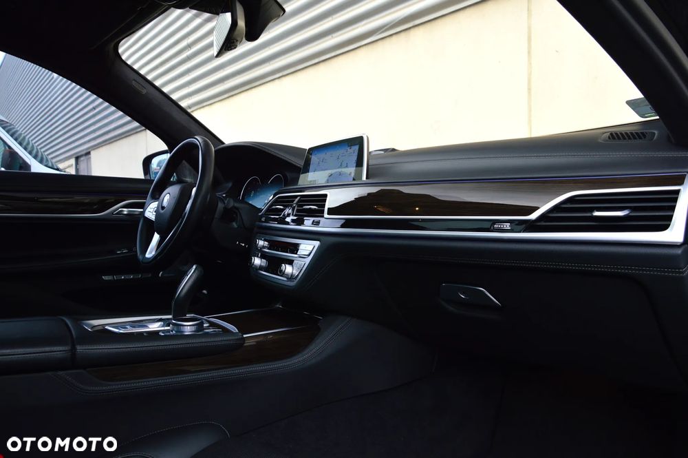 BMW Seria 7 750Ld xDrive - 24