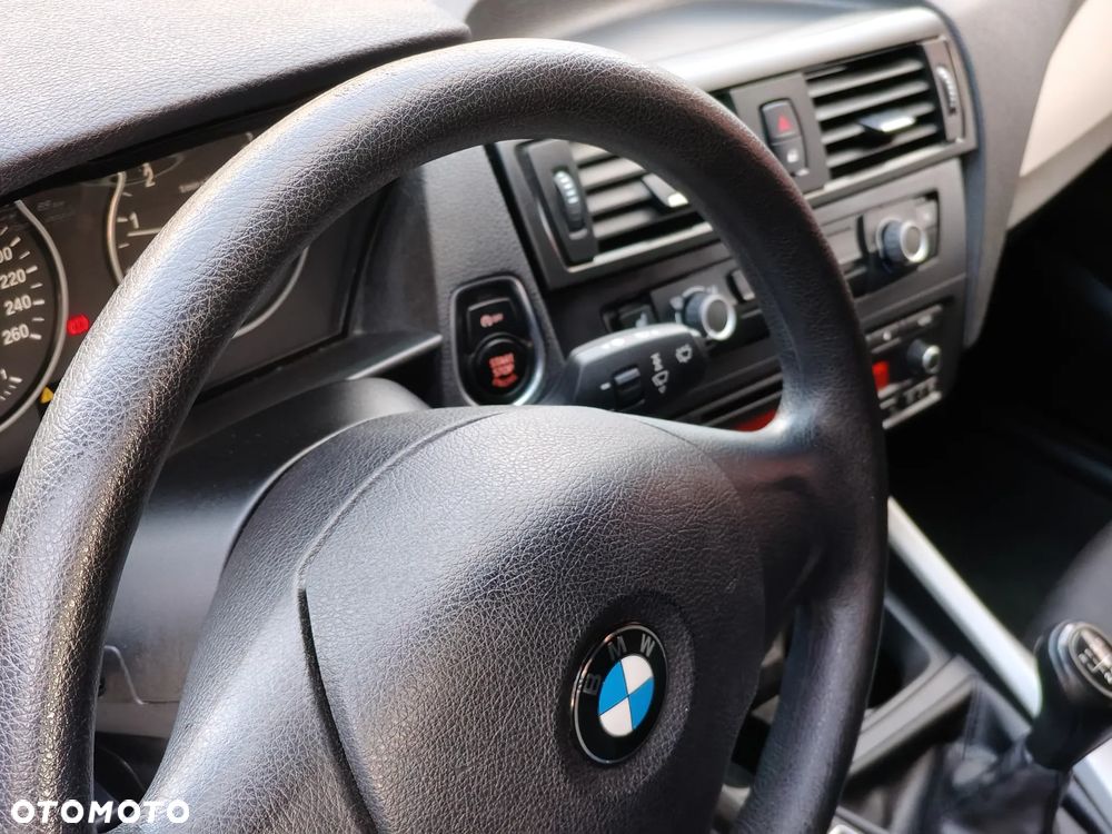 BMW Seria 1 116i - 24