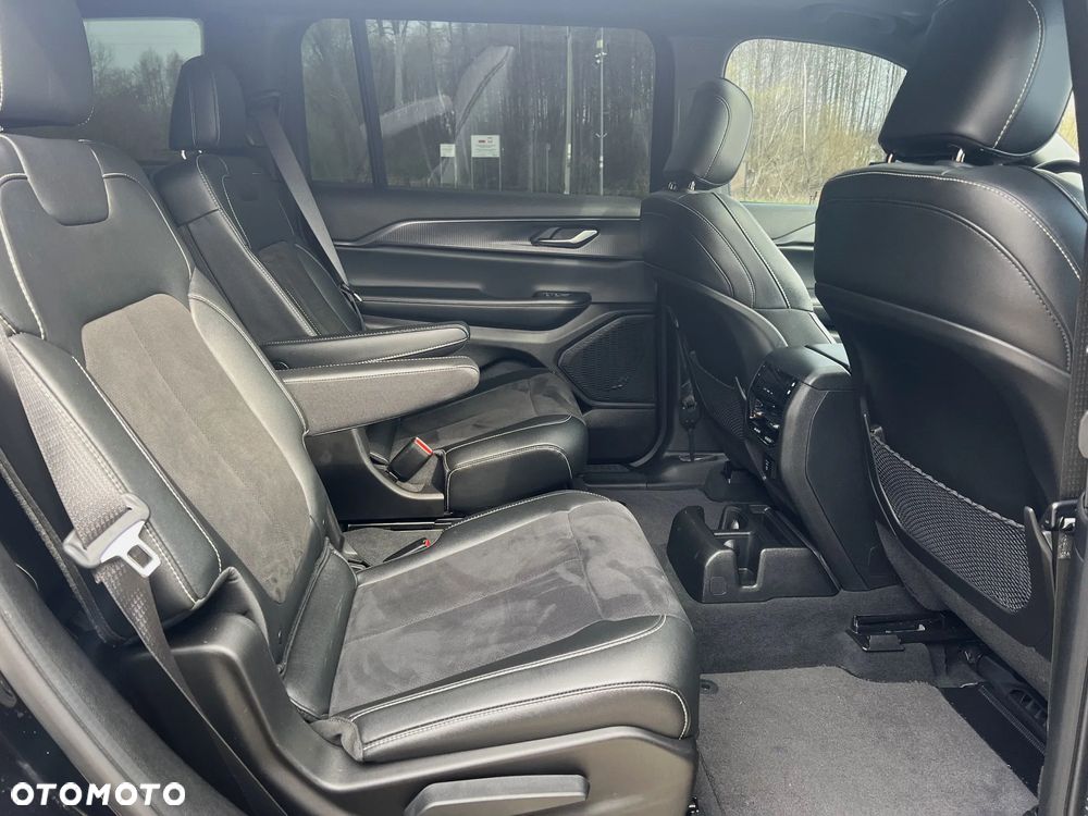 Jeep Grand Cherokee - 19