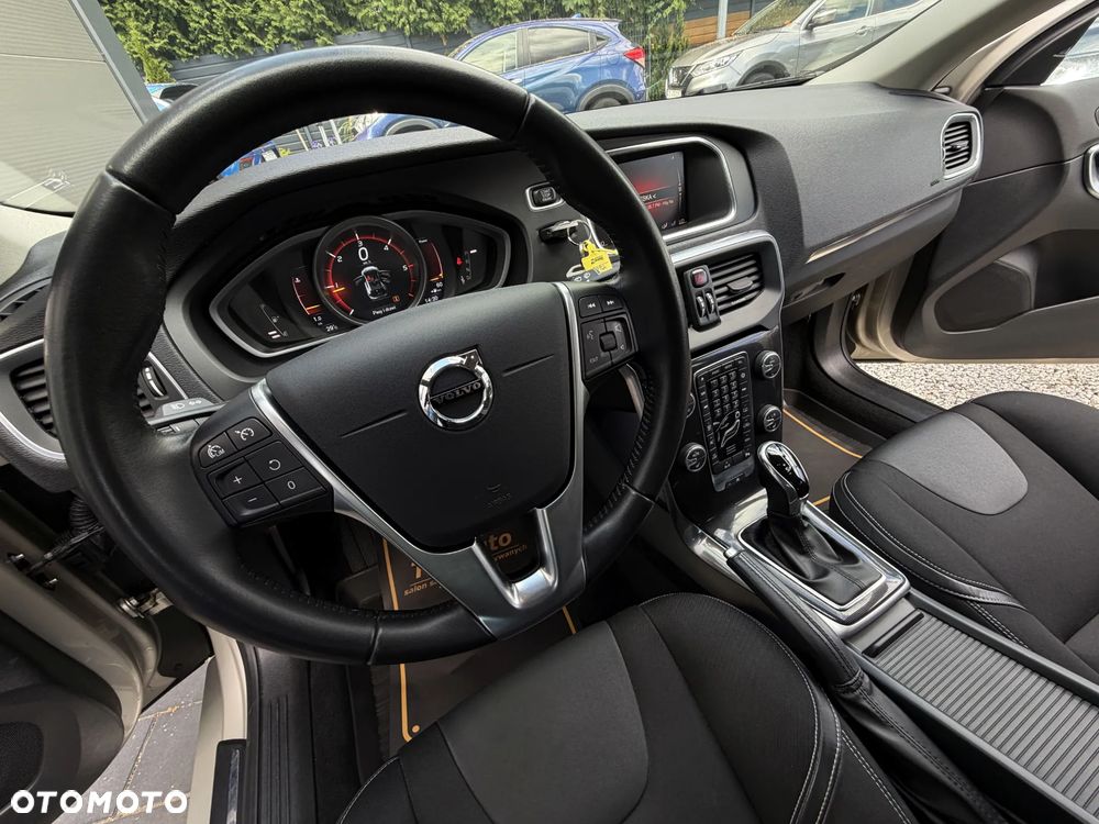 Volvo V40 D4 Geartronic Momentum - 29