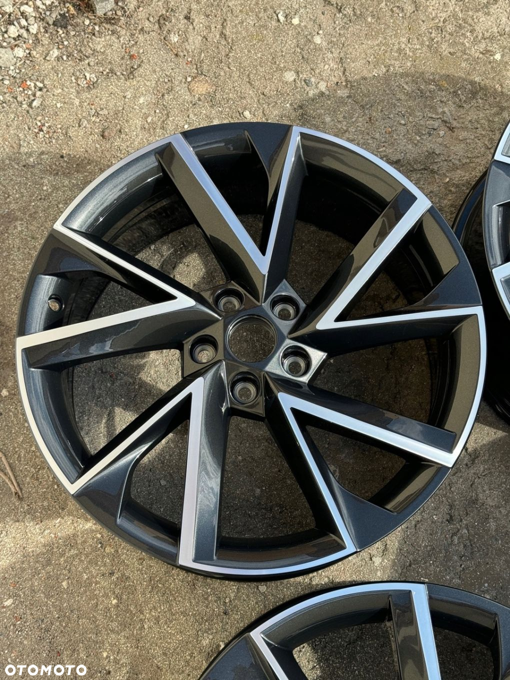 Komplet Nowych Oryginalnych Felg Skoda 5x112 19 Octavia SUPERB Karoq KODIAQ - 19