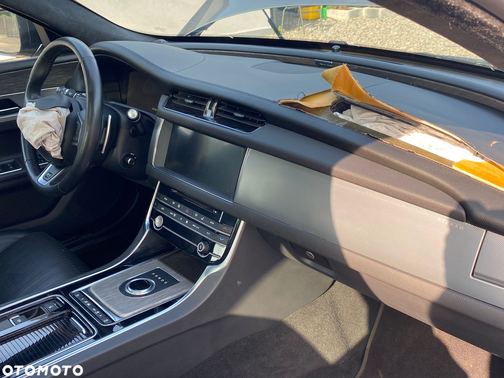 Jaguar XF 3.0 TDV6 S - 23