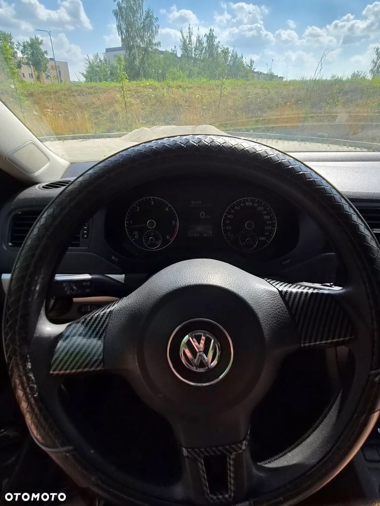 Volkswagen Jetta 1.6 TDI Trendline - 5